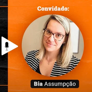 Podcast Papo de Vendedor episódio 21. Imagem nas cores laranja e preta, com a foto da convidada, Bia Assumpção, à direita, e o título do podcast, à esquerda, Mulheres em Vendas! Transforme se em uma Super Vendedora! feat Bia Assumpção.