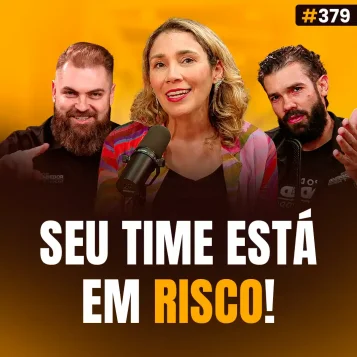 Capa do podcast Papo de Vendedor na cor amarela, e a foto da convidada, Cláudia Maia, Diretora Sênior de RH PepsiCo, ao centro. Ao lado, a foto dos hosts, Leandro Munhoz e Daniel Mestre. Abaixo, o título da capa, Seu Time Está em Risco, sobre onboarding de vendedores e Por Que Seus Melhores Vendedores Estão Saindo (E Como Resolver Antes Que Seja Tarde)!