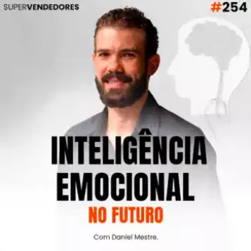 Capa do podcast Papo de Vendedor na cor branca e o desenho de um cérebro à direita. Centralizado, a foto do host, Daniel Mestre, sorrindo, branco de barba e camisa social preta. Abaixo, nas cores, laranja e preta, o título, Inteligência emocional no futuro, sobre inteligência emocional em vendas.