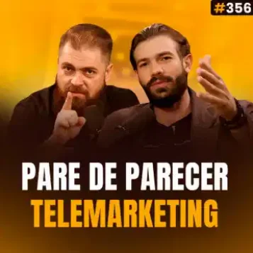 Capa do podcast Papo de Vendedor na cor amarela com a foto dos hosts, Daniel Mestre e Leandro Munhoz. Abaixo, o título da capa, na cor branca e amarela, Pare de Parecer Telemarketing", sobre o Medo de ligar para clientes.