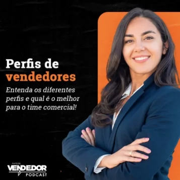 Capaa do podcast Papo de Vendedor nas cores laranja e preta. Do lado direito, uma mulher jovem e branca com um terno azul e camisa branca de, de braços cruzados, representando uma recrutadora. Do lado esquerdo o título do episódio, Perfis de Vendedores.