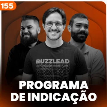 Capa do podcast Papo de Vendedor, na cor laranja escuro, com o título na cor branca, Programa de Indicação. Ao centro, a foto do convidado, Leandro Martins, CEO da BuzzLead, e a foto dos hosts, dos lados, Leandro Munhoz e Daniel Mestre.